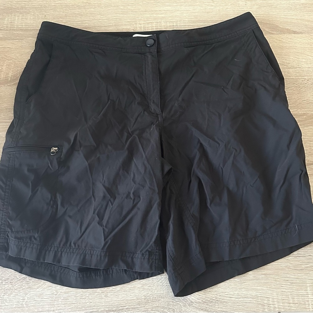 L.L.‎ Bean Women's Comfort Trail Shorts Black water resistant.  Size 12